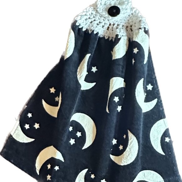 Kitchen Towel With Crochet Top - Picture 2 of 3